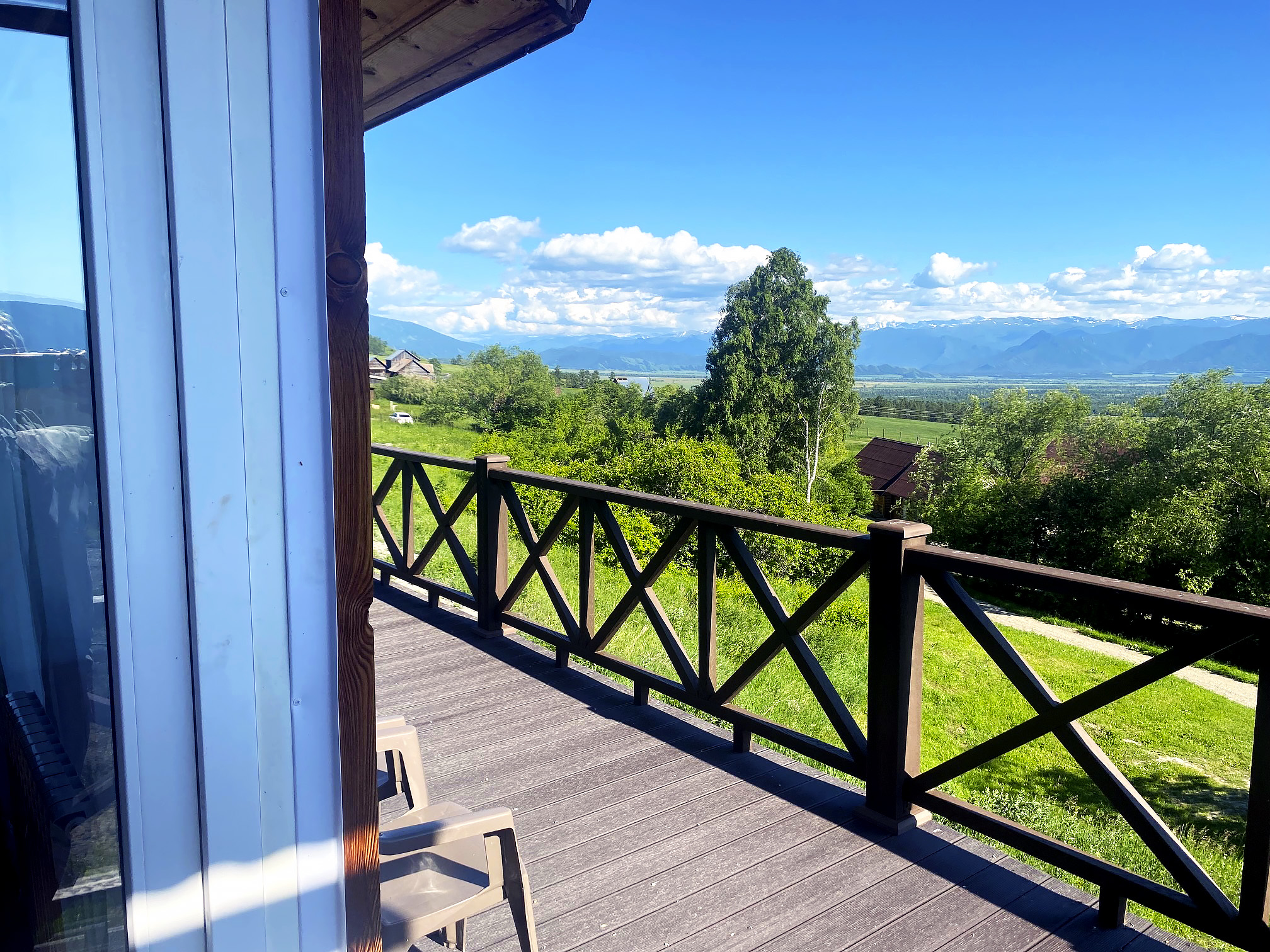 Трехуровневый благоустроенный коттедж из алтайского кедра (Д1-Д2)