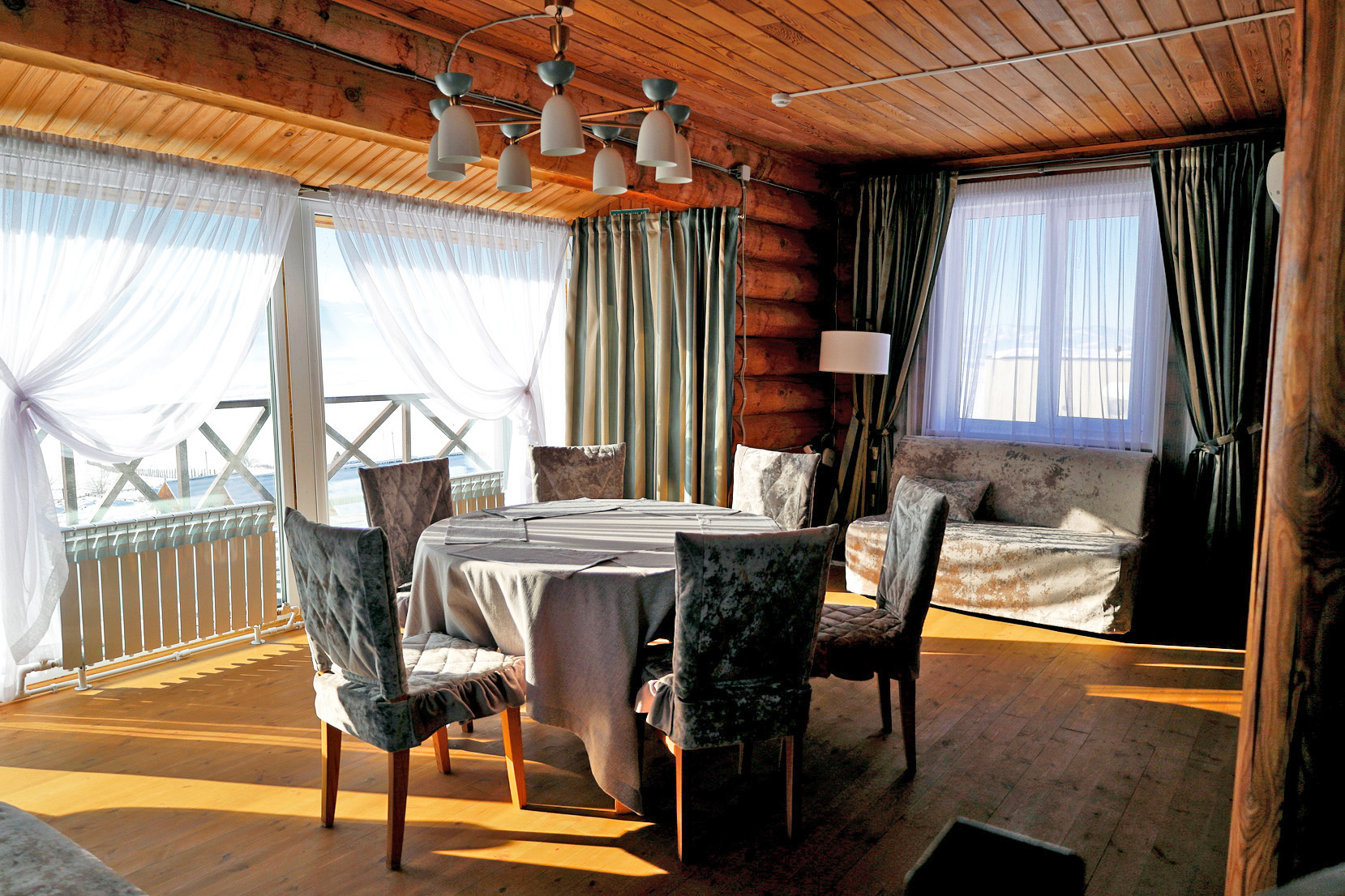 Трехуровневый благоустроенный коттедж из алтайского кедра (Д1-Д2)